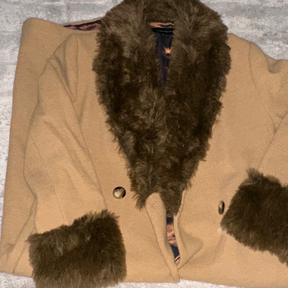 Jones New York Tan Trench Coat with Faux Fur size Medium used in good condition - Picture 6 of 10